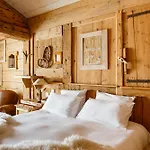 ホテル Le Hameau De Mon Pere 5*